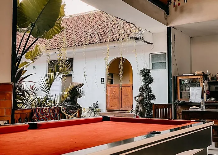 Southern Oasis Backpackers *